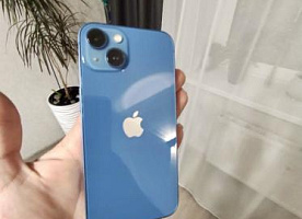 Телефон iPhone 13